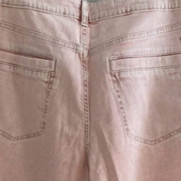 HOST PICK: Brand New Pilcro Cuffed Oversized High-Rise Wide-Leg Jeans - Picture 16 of 16